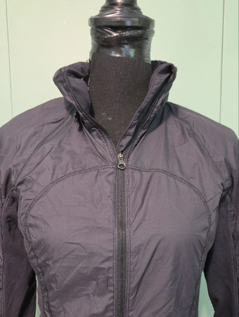 Lululemon Women’s Black Lined Zip-Up Hide Away Hood Jacket Size 6